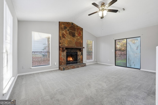 Building Photo - 2623 Laurel View Dr