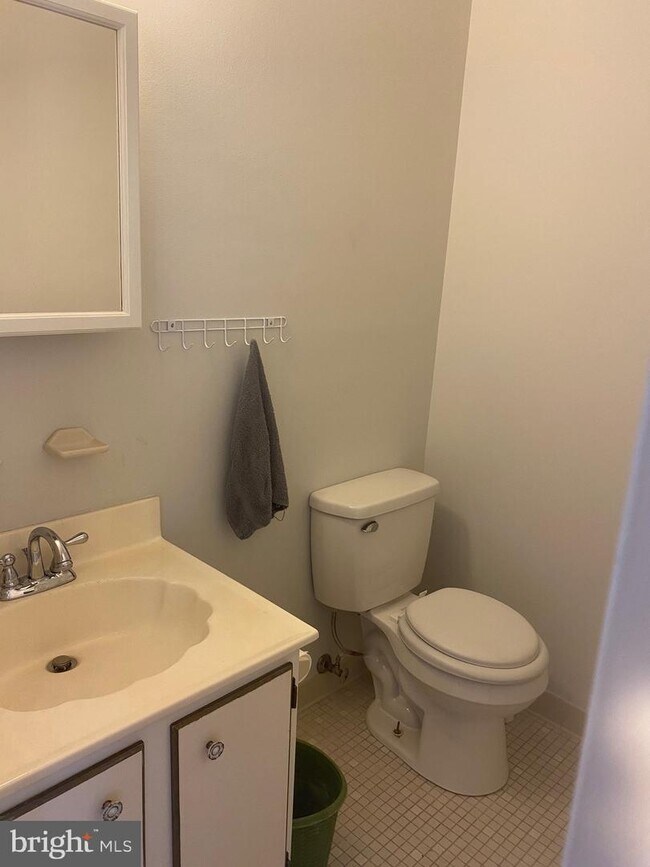 Building Photo - 8598 Burlington Ct