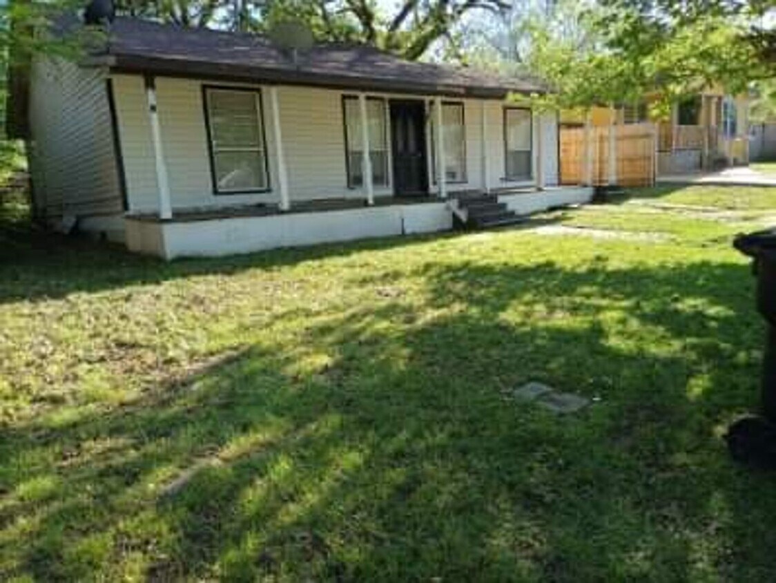 Foto principal - Available Now! 3 Bedroom 2 Bath in Denison