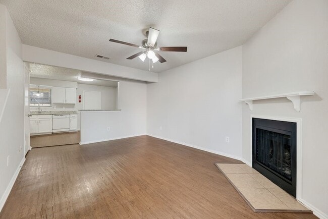 Foto del edificio - 648 S Rogers Rd