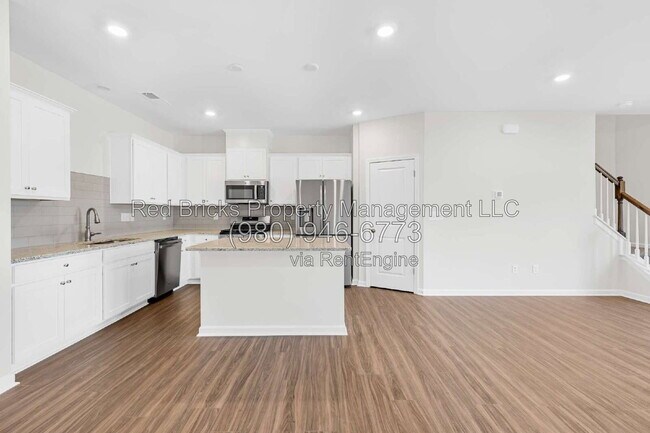 Building Photo - 4053 Lawnview Dr