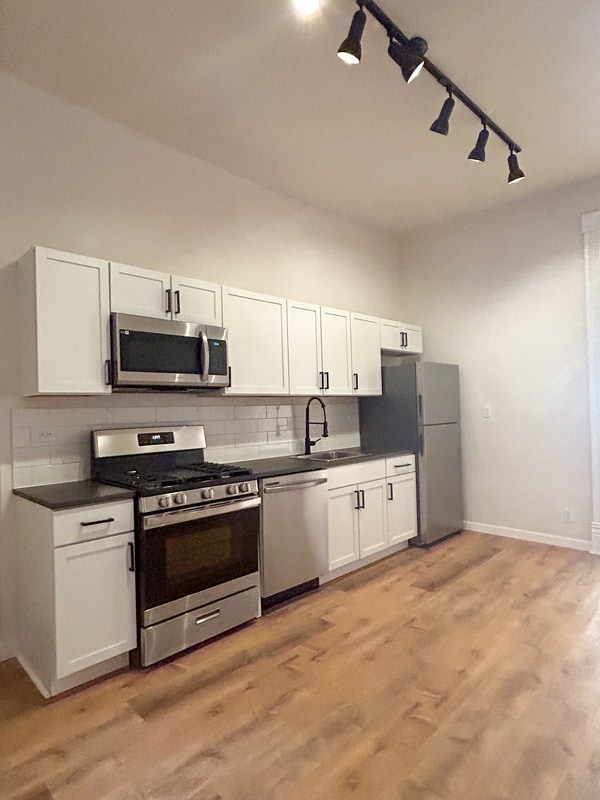 Building Photo - 2326 Sarah St