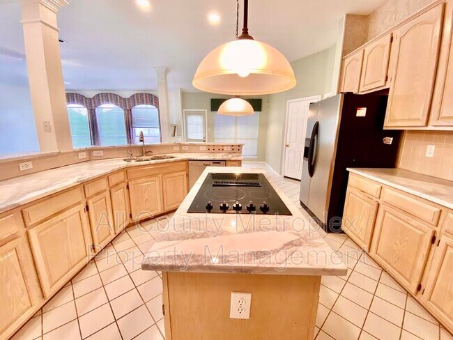 Foto del edificio - 6300 Connell Farm Dr