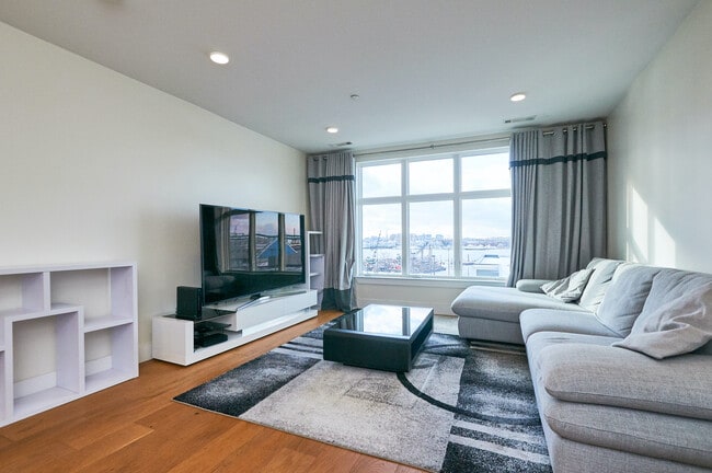 Building Photo - 250 Meridian St