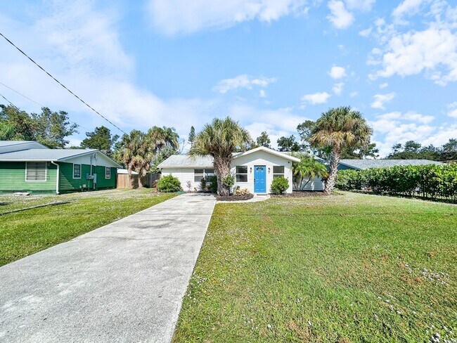 Foto del edificio - Deposit-Free Living! Stunning Sarasota Home with Pool – Minutes from Siesta Key Beach!