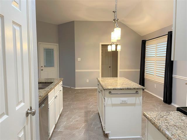 Building Photo - 1420 Mayflower Ln