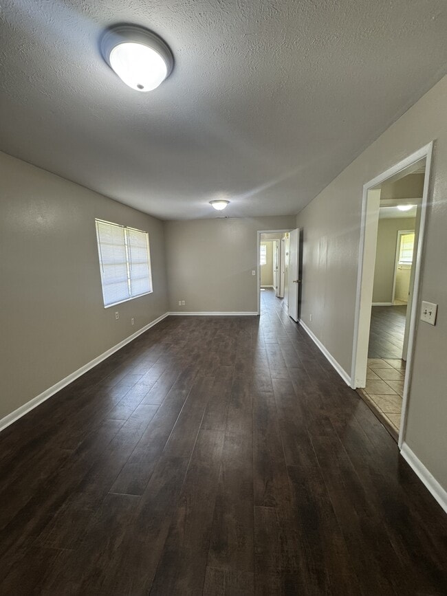 Building Photo - 908 Jungle Rd