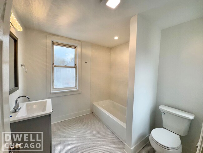 Foto del edificio - 1546 W Walton St