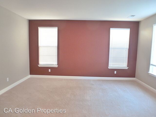 Building Photo - 456 N Sierra Madre St