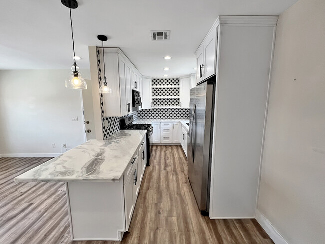 Building Photo - 3407 Seabreeze Walk