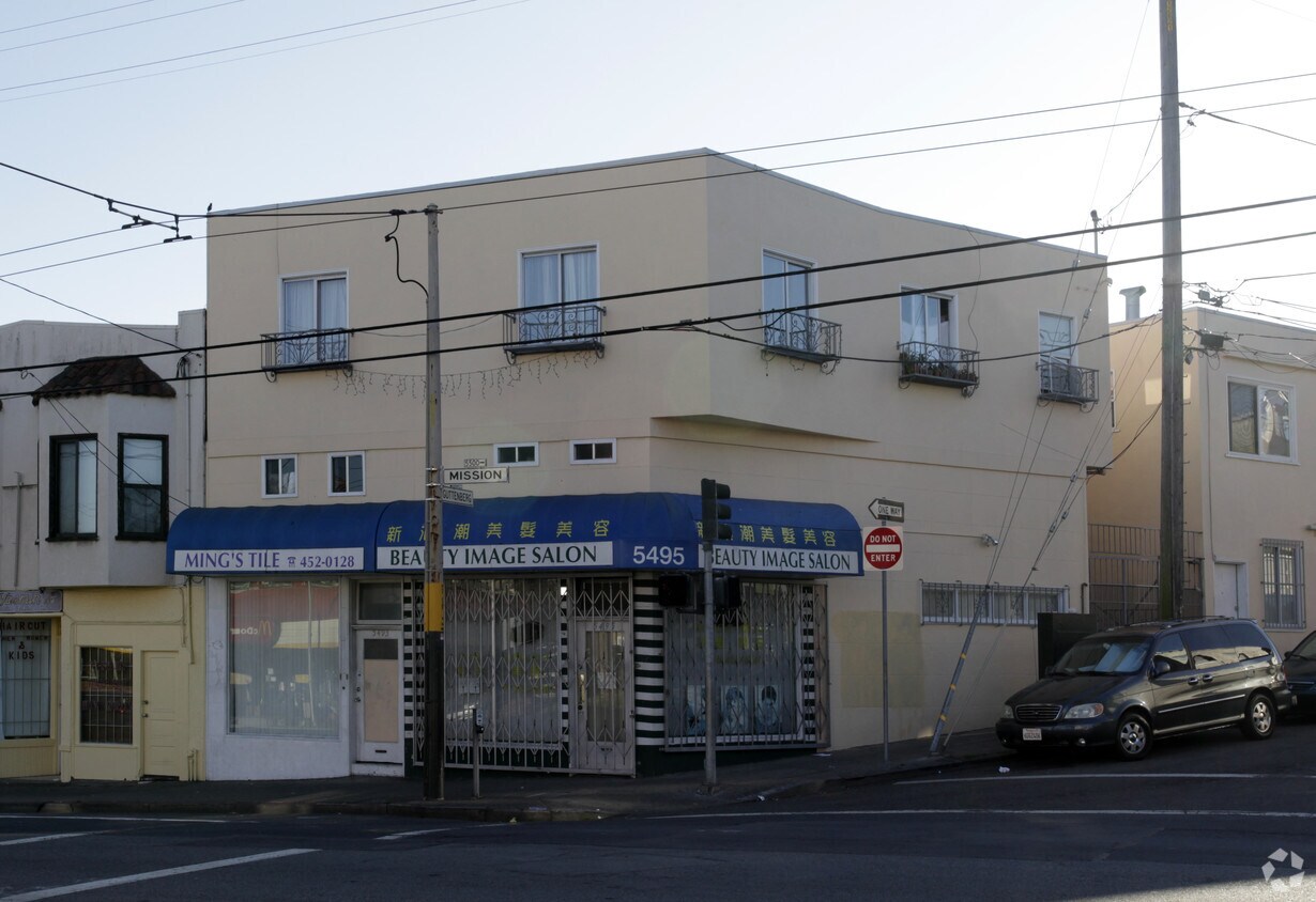 Primary Photo - 13-17 Guttenberg St