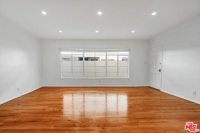 Foto del edificio - 476 S Roxbury Dr