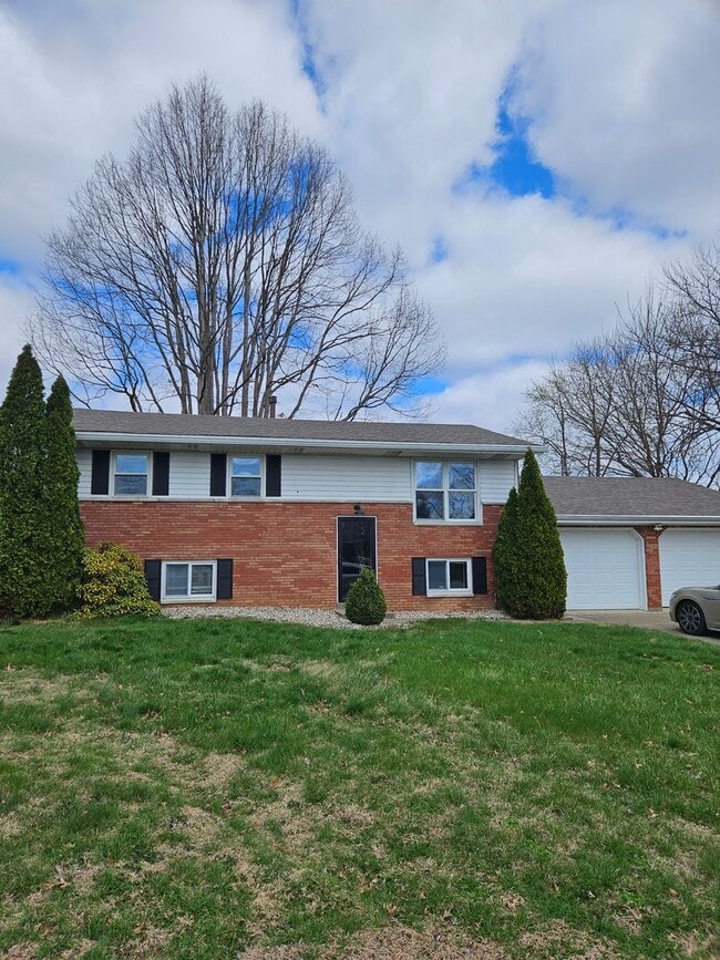 Building Photo - 2717 Mohawk Dr