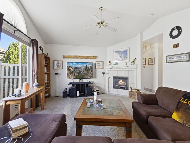 Building Photo - ? Easy Living in Loveland | Fireplace + Prime Hwy 287 Location