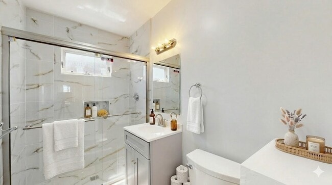 Building Photo - 5 Ropes St