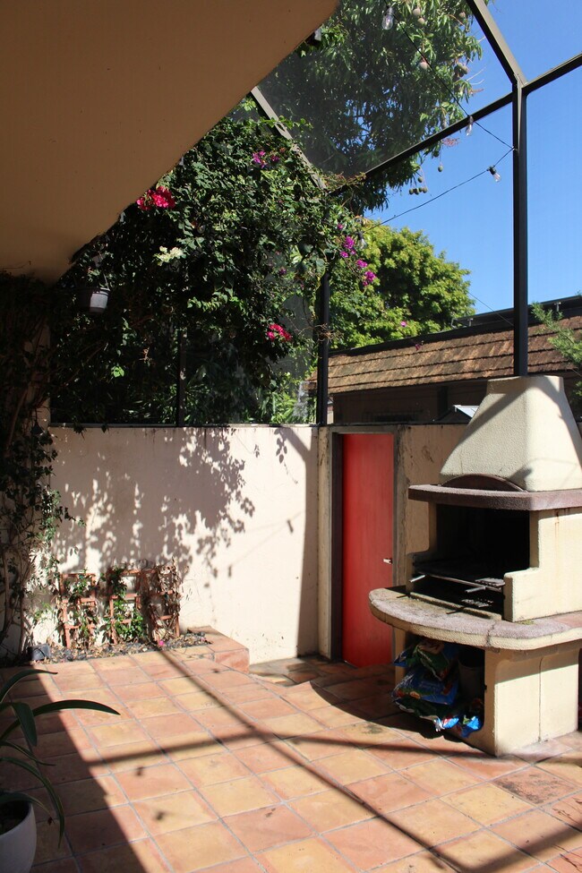 Foto del edificio - 3192 Bird Ave