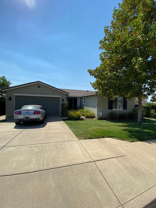 Building Photo - BEAUTIFUL 3 BED 2.5 BATH HOME LOCATED IN T...