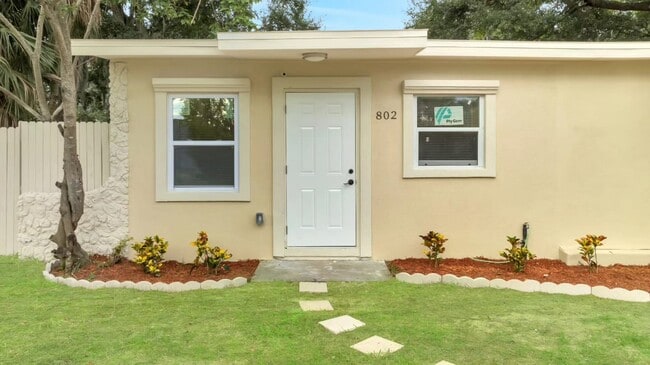 Building Photo - 802 Ferndell Rd