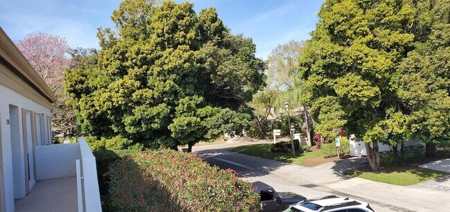 Foto del edificio - 5210 Wedgewood Ln