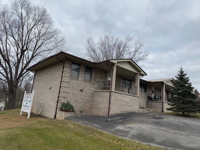 Building Photo - 19 Running Fox Dr