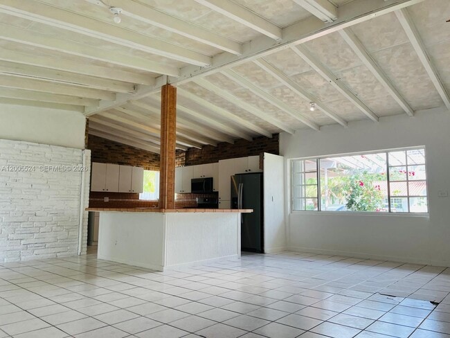 Foto del edificio - 1420 NE 203rd St