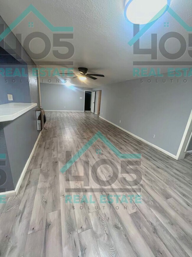 Building Photo - 519 SW 35th St