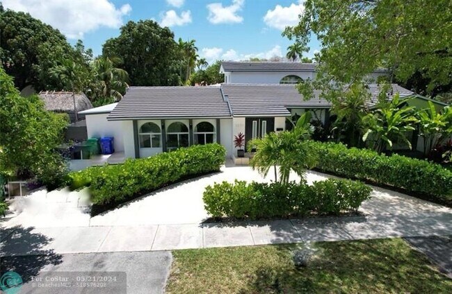 Building Photo - 1651 SW 13th Ave