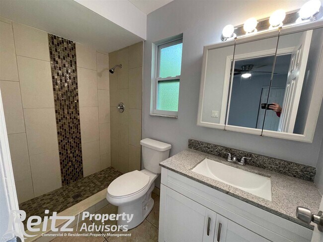 Foto del edificio - 3 br, 2 bath Duplex - 4231-4233 Pine Drop ...