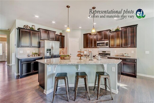 Building Photo - 15429 Topanga Dr