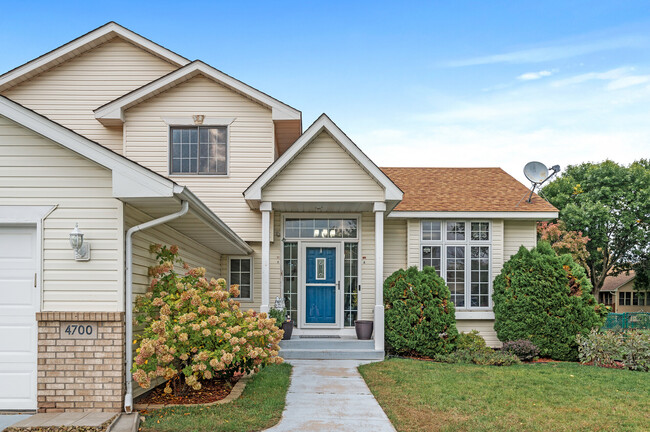Building Photo - 4700 Oxborough Gardens