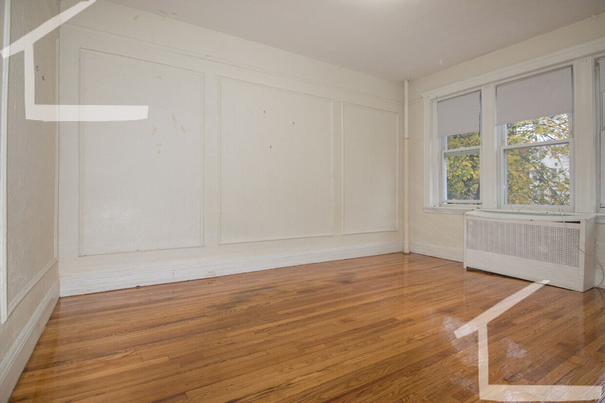 Building Photo - NO FEE! Available 9/1 Sunny 1bed split in ...