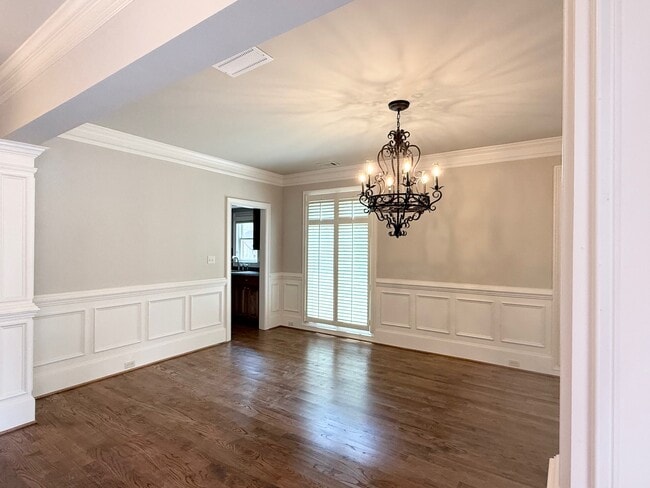 Building Photo - 2041 Mendenhall Cir
