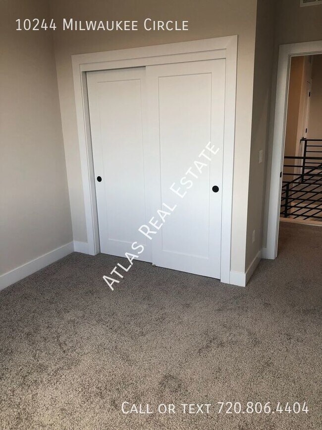 Building Photo - Beautiful Nearly Brand New 3 Bed 2.5 Bath ...