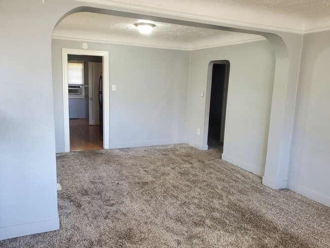 Building Photo - Charming 2BR/3BA Bungalow - Nevada-Lidgerw...