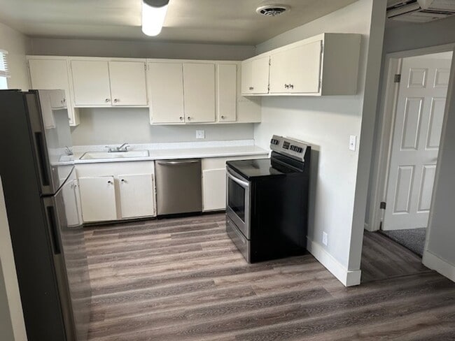 Building Photo - Newly Renovated Home in Washington Terrace...