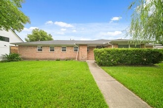 Building Photo - 4427 Sarong Dr