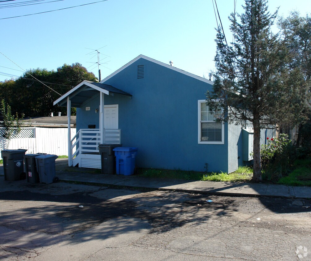 Building Photo - 140 Scott St