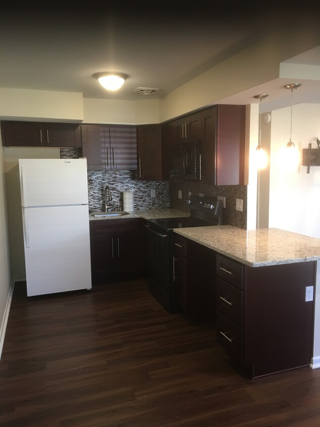 Foto principal - 10031 Ferndale St