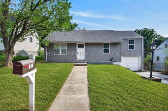 Building Photo - 452 Bluff Dr