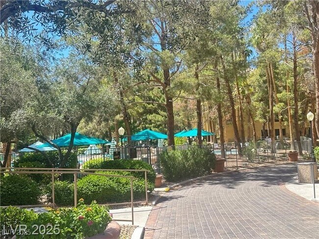 Foto del edificio - 270 E Flamingo Rd