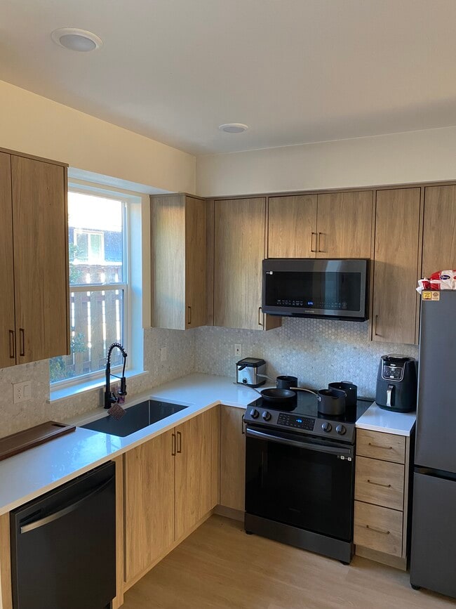 Foto del edificio - 7519 N Clarendon Ave