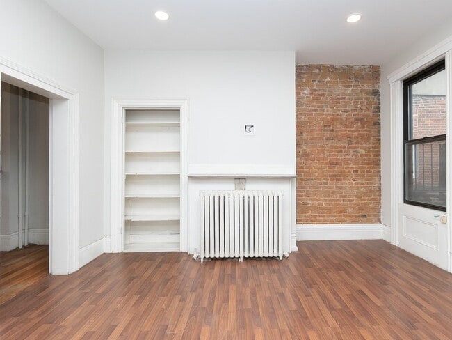 Building Photo - 289 Meridian St