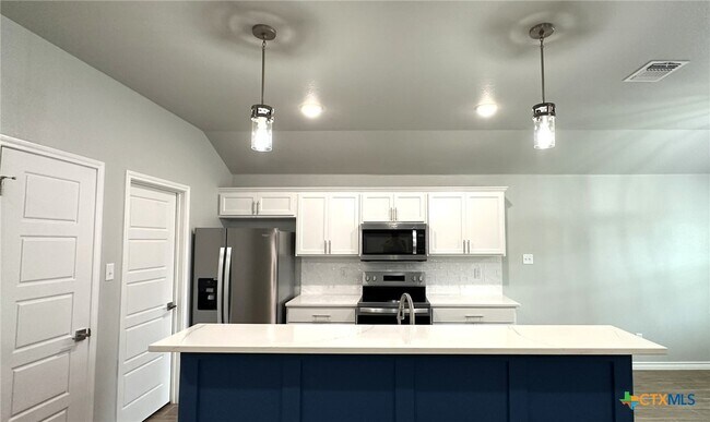 Building Photo - 5202 White Rose Dr