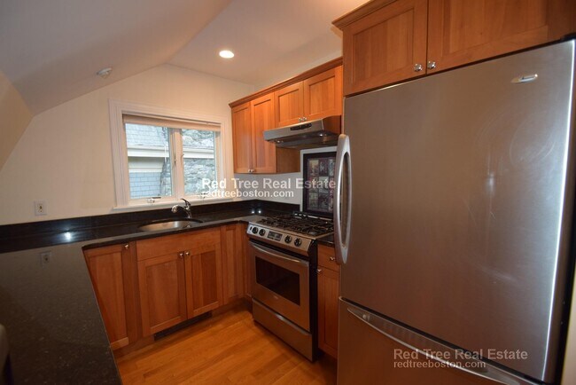 Building Photo - 10 Selkirk Rd