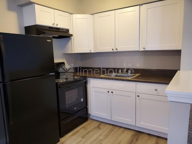 Building Photo - 9117 Chesapeake Blvd