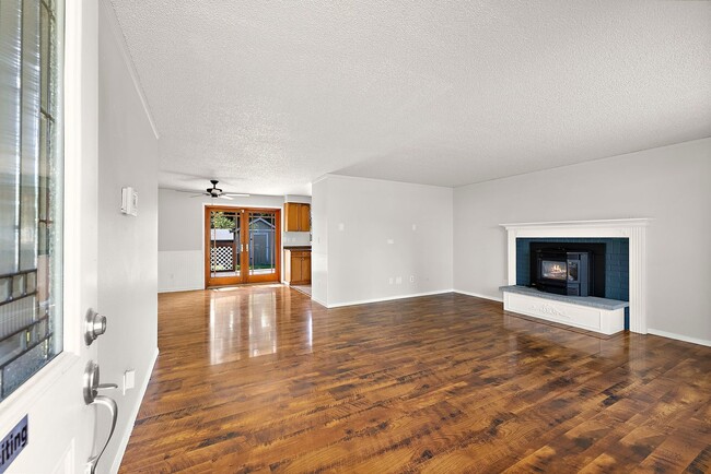 Building Photo - Charming 3-Bed Rental Home in Olympia | Pe...