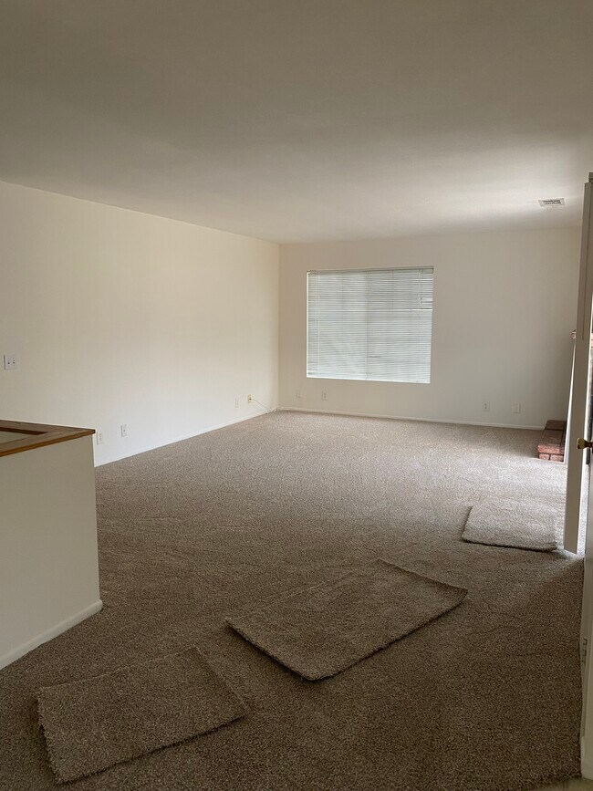 Living room - 315 W Center St