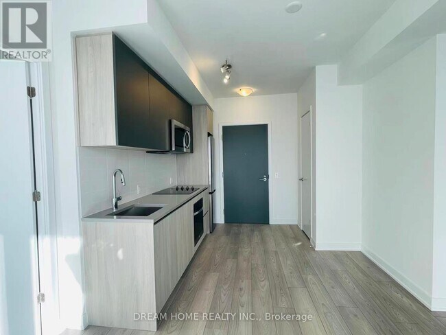 Photo du bâtiment - 5858 Yonge St