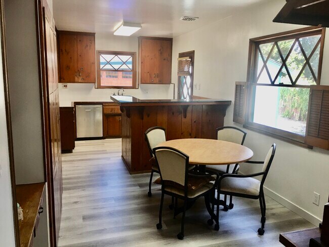 Foto del edificio - 6348 Provence Rd