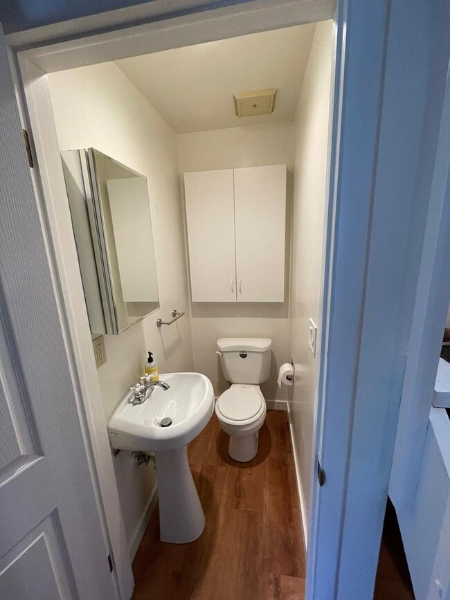 Building Photo - Reduced Rent - 2bd/1.5ba Laminate flooring in Niwot - Avail. June 2026